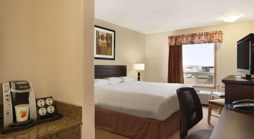 Super 8 By Wyndham Edmonton International Airport