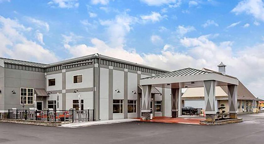 Days Inn & Suites by Wyndham Bowling Green photo