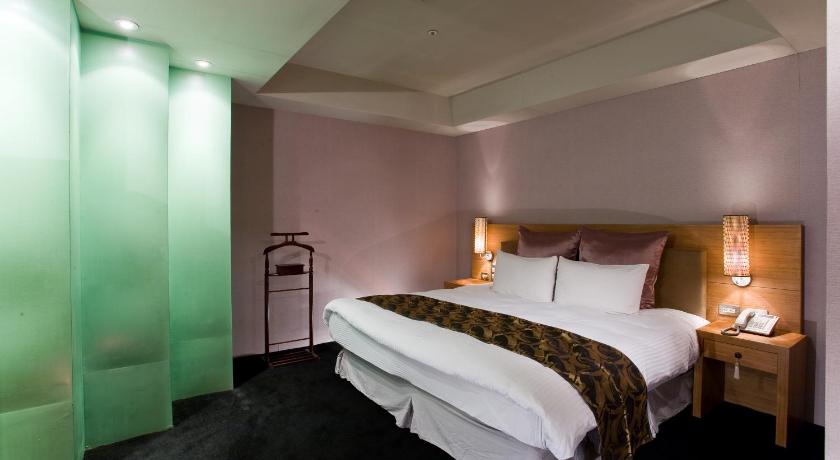 Image of Standard King Room - No Window 0
