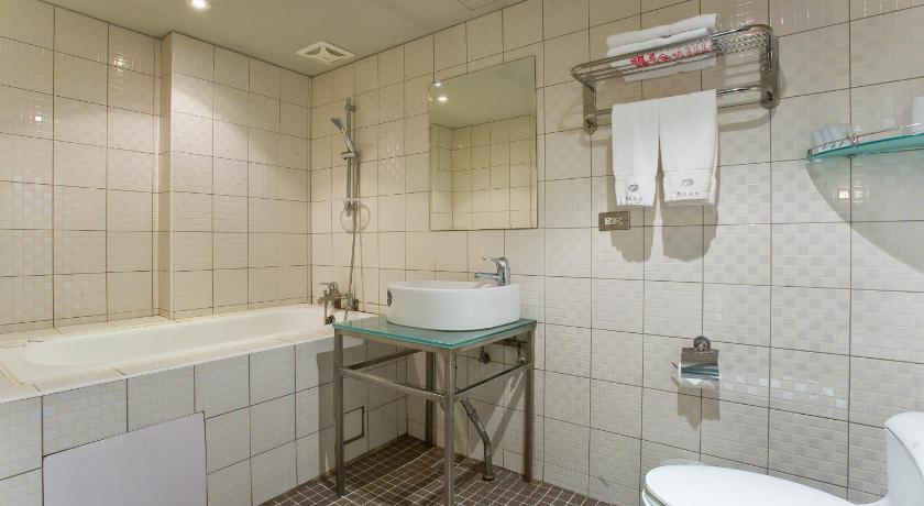 Image of Premier Double Room - no window 2