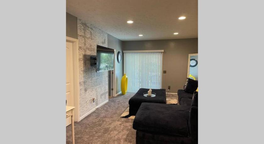 Entire residential home -Omaha — Hotel in Omaha (NE)