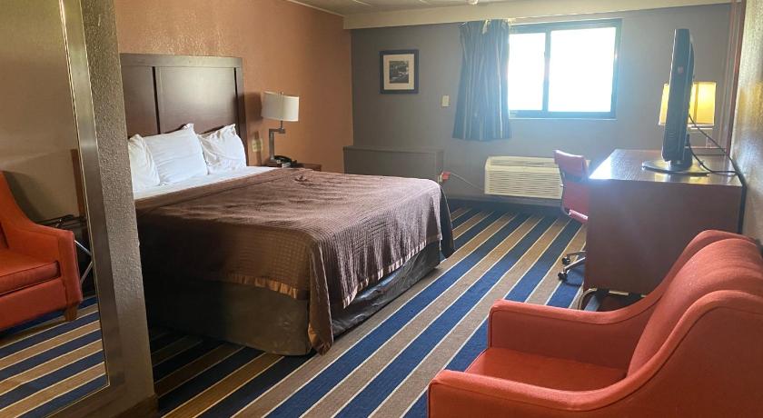 Economy Inn North Randall photo