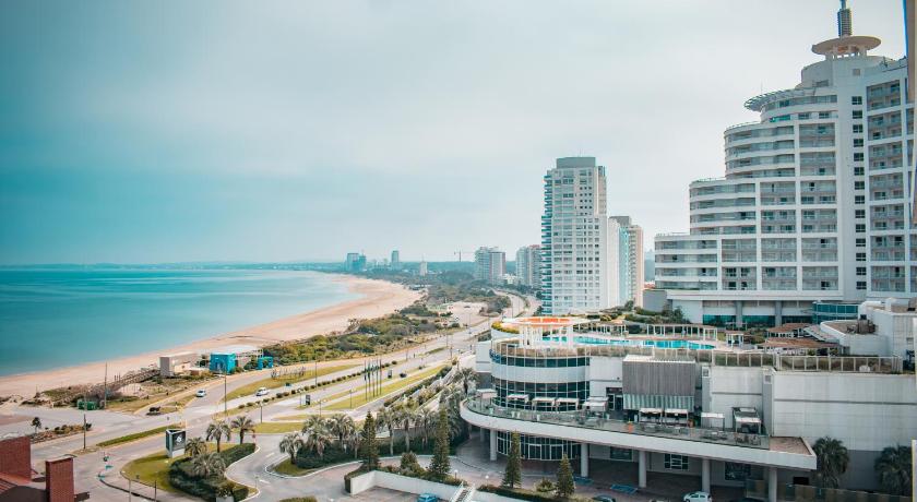Alexander Beach Punta del Este — Hotel in Punta Del Este