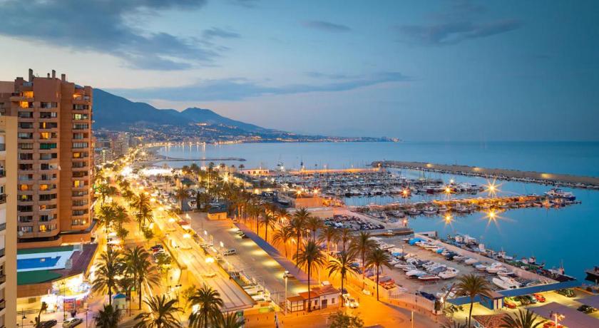 Seaview Fuengirola Apartment by JITKey photo