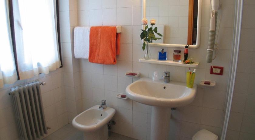Hotel La Lanterna photo