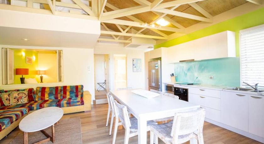 BEACHBREAK - 100m to beach - sleeps 6 photo