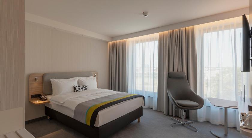 Holiday Inn Express Dusseldorf- Hauptbahnhof photo