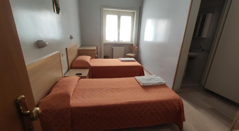 로마 SAN JUAN DE RIBERA, Casa per Ferie 2성급 호텔 수영장