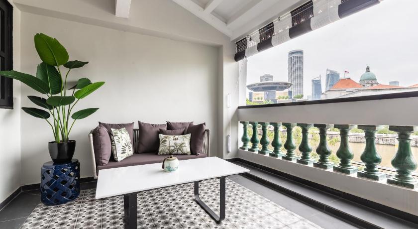 Image of Stamford Studio (with Balcony and Iconic MBS View) 1