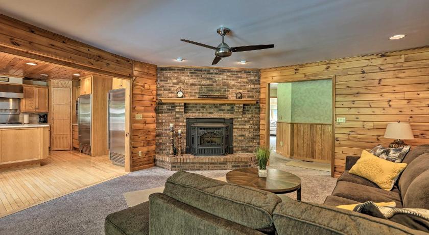 클락스 서밋 (PA) Riverside Retreat in Catskill Mountains with Pool, Hot Tub & Game Room 5성급 숙소 수영장