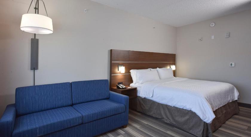 Image of 1 King Suite Comm Accessible Sofa Bed 3