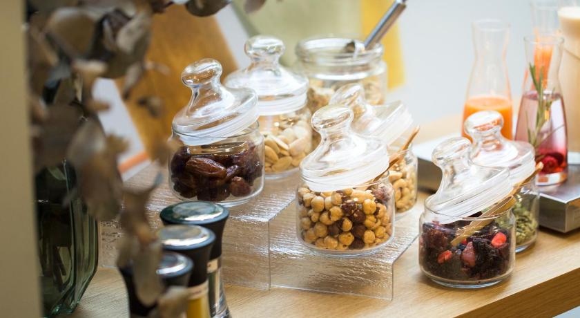 セビリア Petit Palace Santa Cruz 4つ星 ホテル レストラン