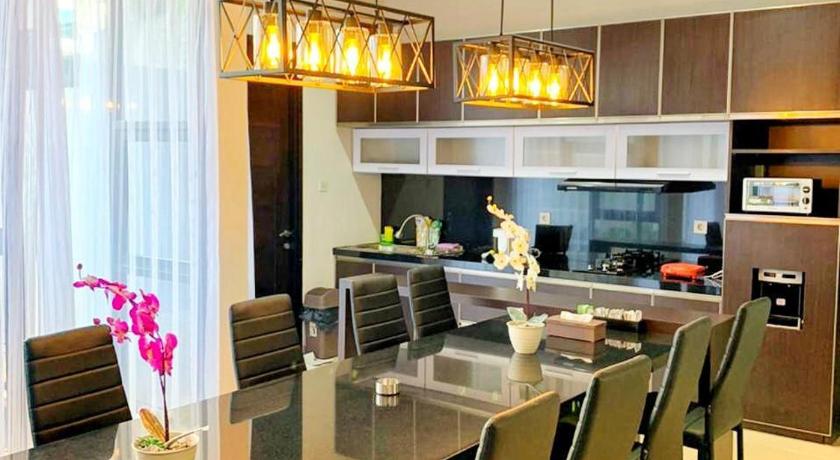 Platinum Setrasari Guest House 5BR Private Pool Bandung photo