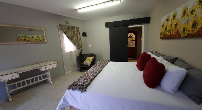 Kaleaba Bachelor Unit photo