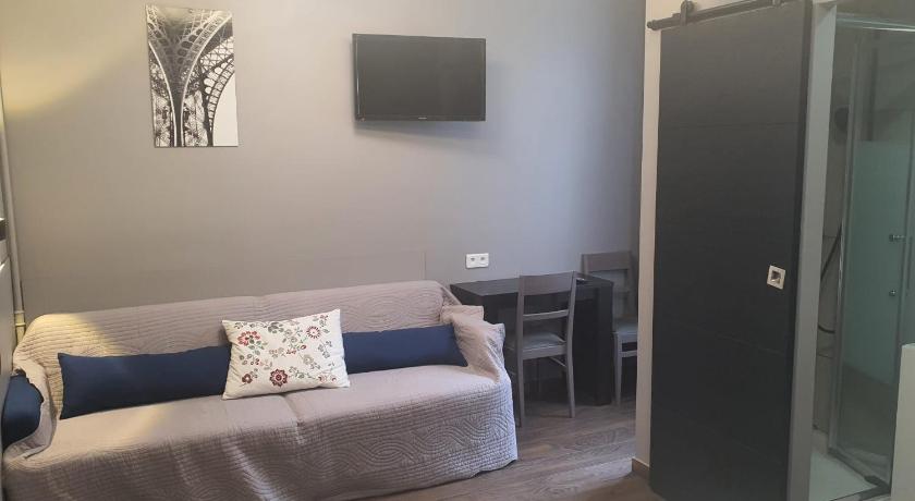 Image of Habitación Triple Confort con ducha (Comfort Triple Room with Shower) 1