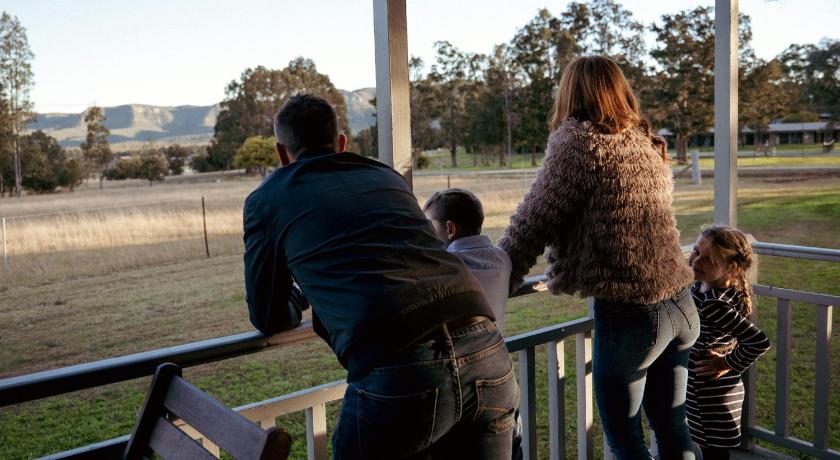 a man and woman are looking at a dog, Hunter Valley Resort in Hunter Valley