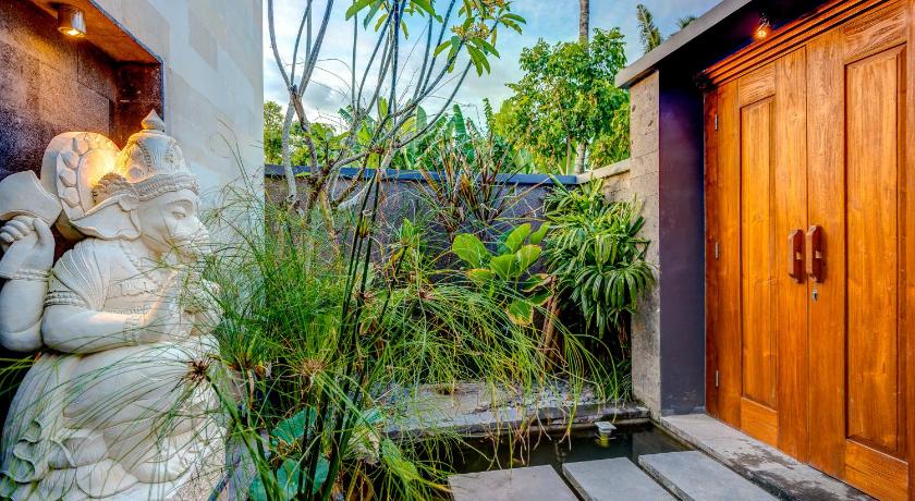 Villa Taksu Legian photo