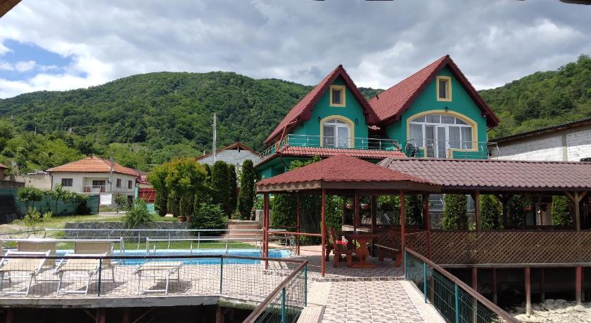 Casa Lucian — Hotel in Dubova
