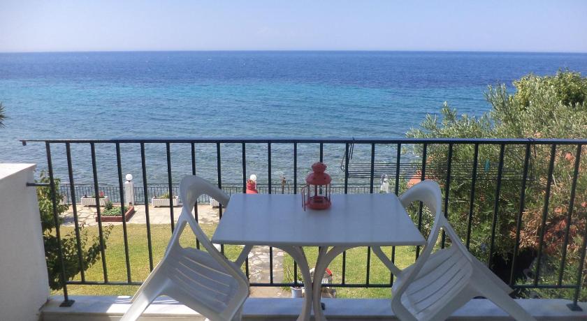 Alexiadis Apartments — Hotel in Chalkidiki