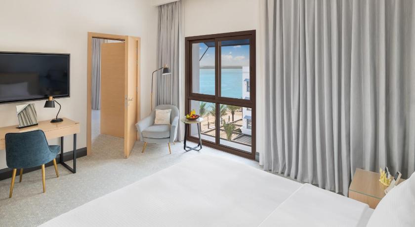Image of Deluxe Partial Sea View King Room 5