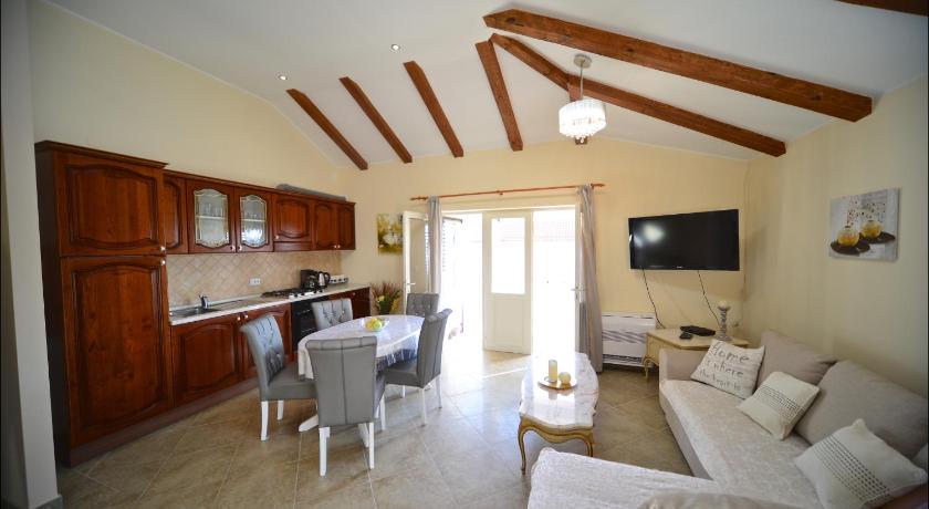 Villa Amalija Ivanac photo