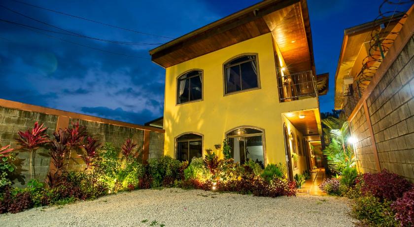 Sol y Luna Apartments — Hotel in La Fortuna