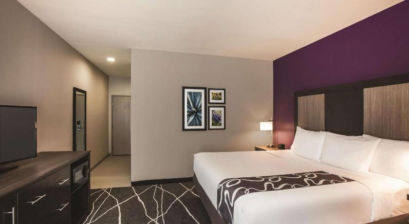 La Quinta Inn & Suites by Wyndham Dallas Northeast-Arboretum