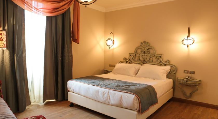 Image of Triple Room with View 6