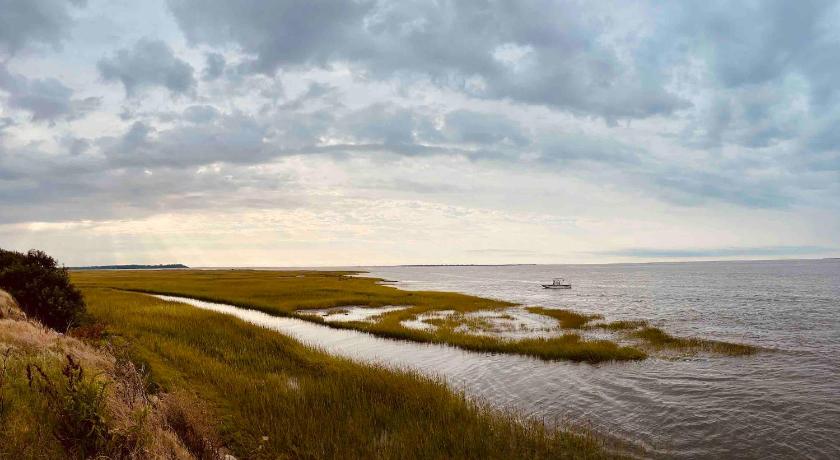 Comfort Suites Chincoteague Island Bayfront Resort