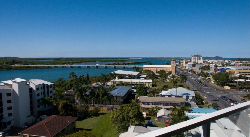 Lanai Apartments