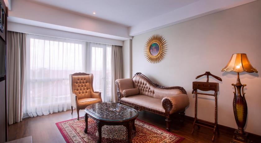 Foto Suite Deluxe dengan Kasur King (Deluxe Suite, King Size Bed) 3