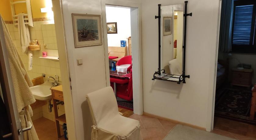 Image of One-Bedroom Apartment 12