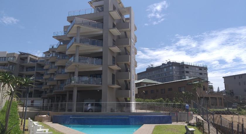 Whale Rock, Modern Beachfront Apartment photo