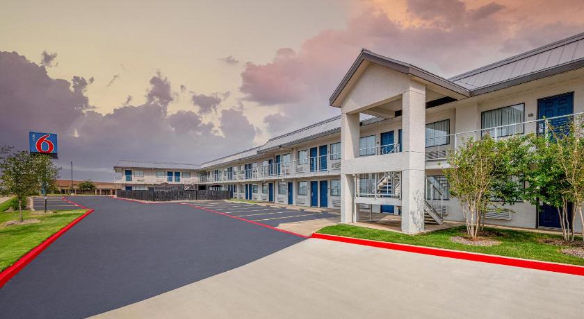 Motel 6-Euless, TX - Dallas