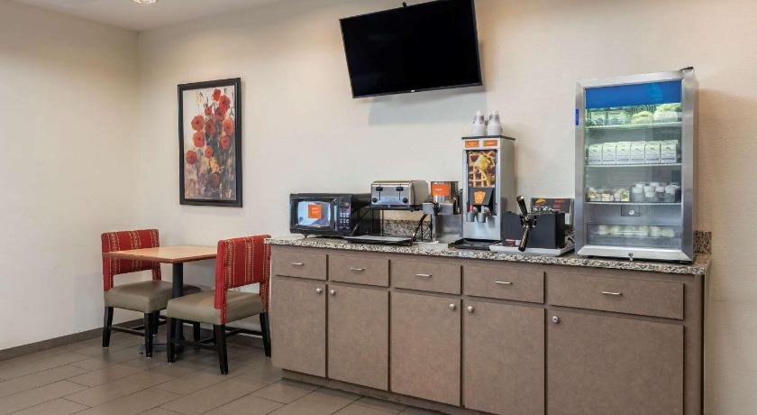 Comfort Inn & Suites DeLand - near University