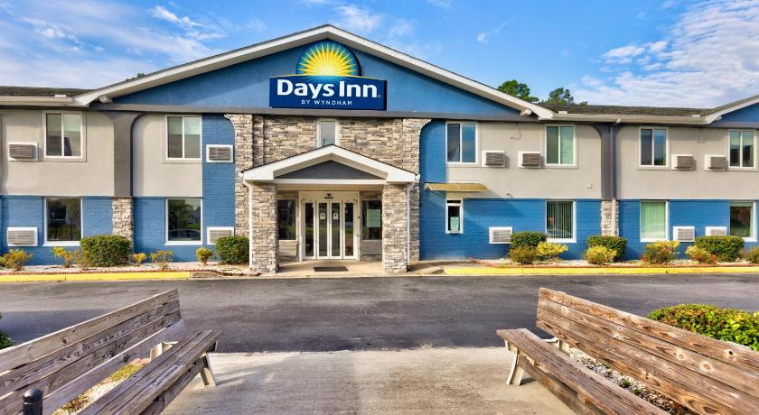 Days Inn by Wyndham Savannah Gateway I-95