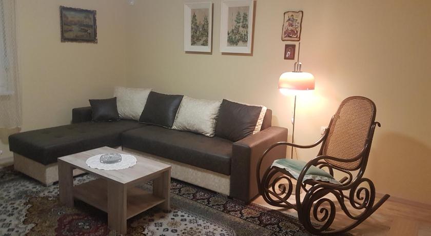 Bulevar NS - Stan u blizini zeleznike stanice i Sajma — Hotel in Novi Sad