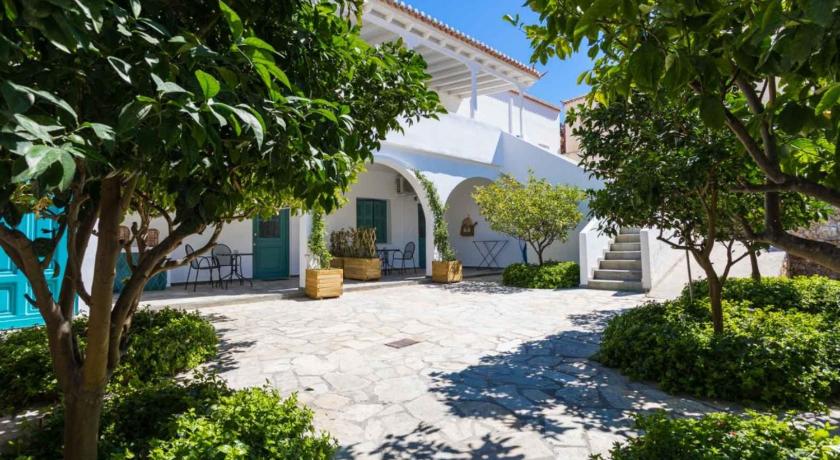 Aria Apartments — Hotel in Spetses