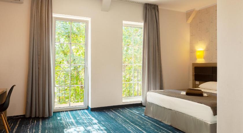 Hotel Victoria photo