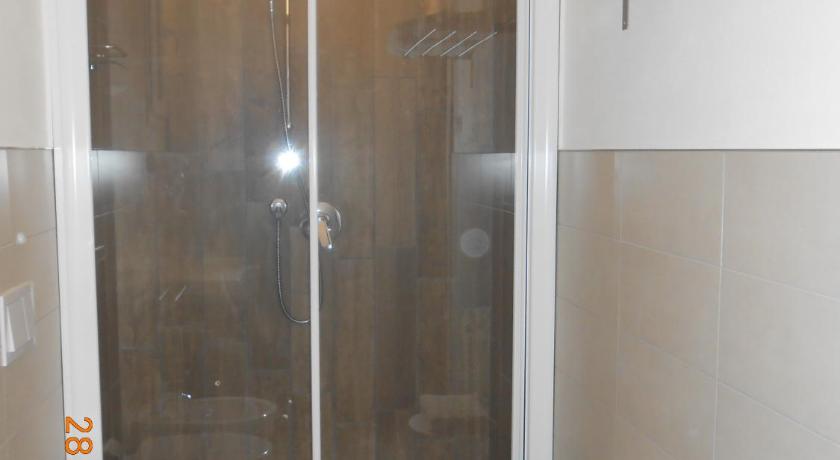 Image of Double or Twin Room with Private Bathroom 3