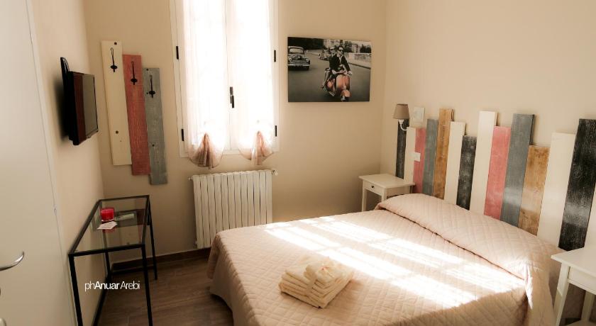 Image of Deluxe Single Room with Private Bathroom 0