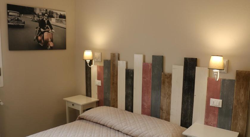 Image of Deluxe Single Room with Private Bathroom 1