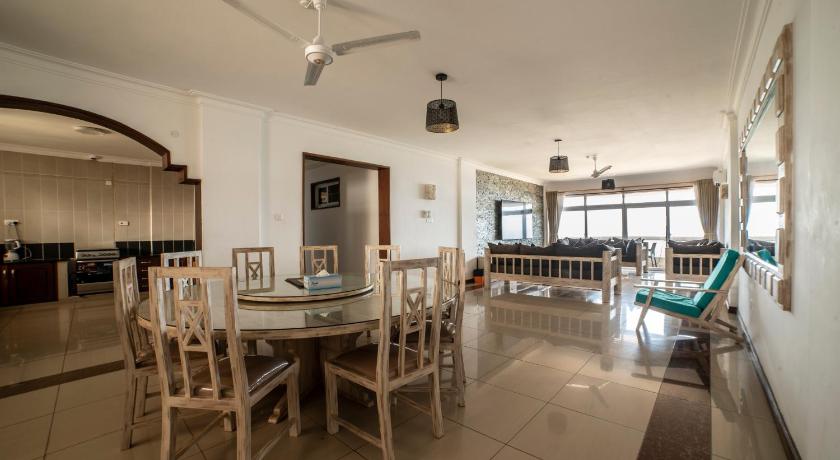 Image of Apartment with Sea View 5