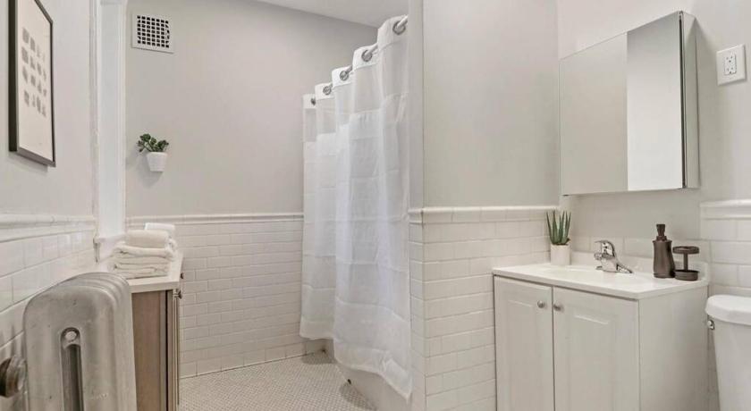 Sunnyside Cozy Homey 2BR Chicago's Superb Location - Sunnyside 2E photo