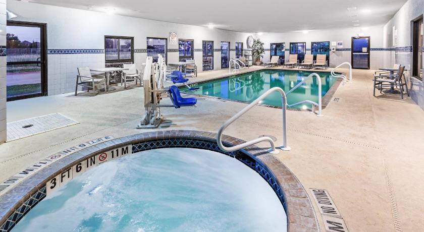 Holiday Inn Express Hotel & Suites Hutto