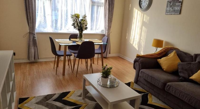 Captivating 2-Bed Apartment in Belvedere — Hotel in London