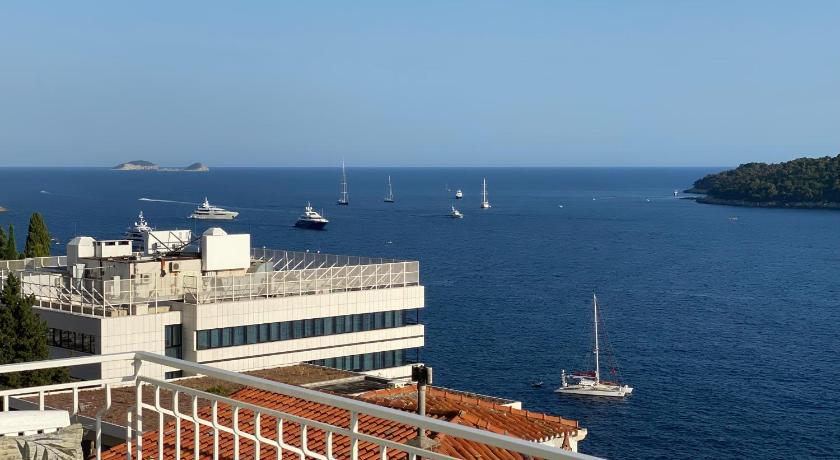 Image of Apartment with Balcony and Sea View 9