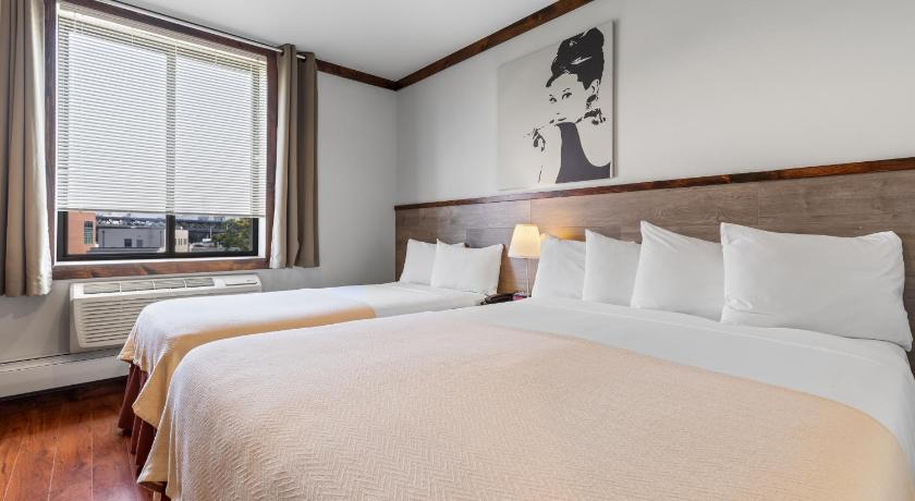 Image of Deluxe Family Suite 1