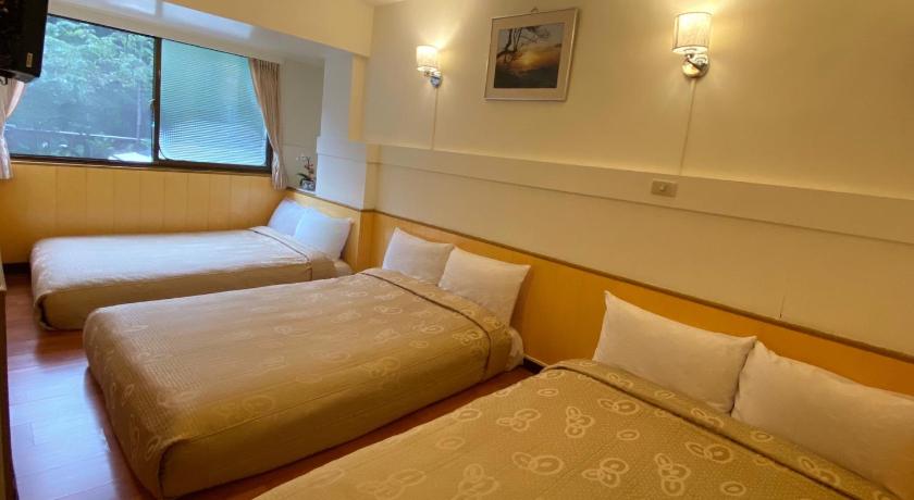 Image of Family Room for 6 1