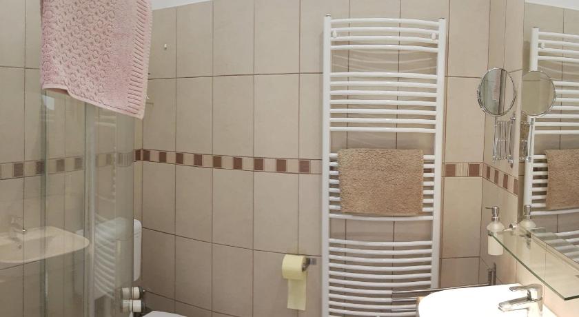 A charming little flat just above Szechenyi Square photo